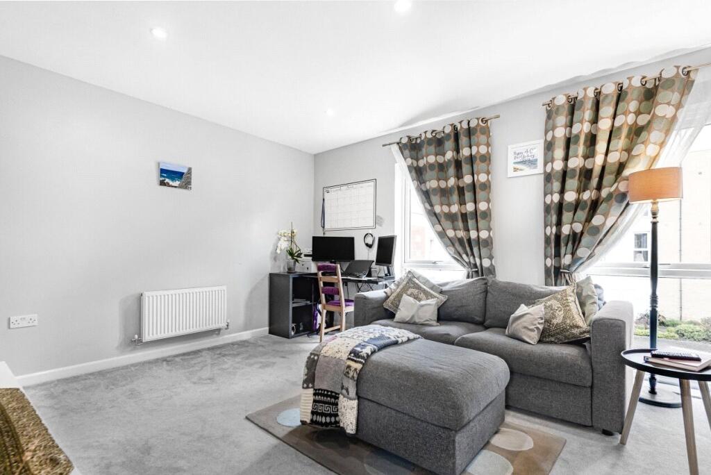 Main image of property: Gweal Avenue, Reading, Berkshire