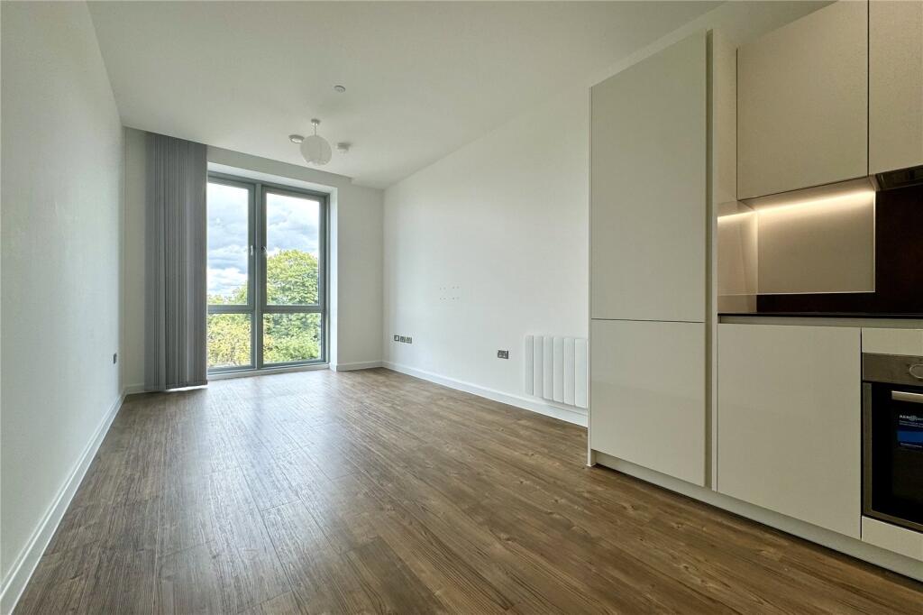 Apartment in Brentwood, Essex - View 4