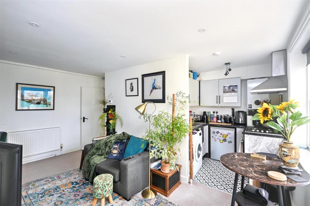 Apartment in Eastbourne, Seaside, Roselands - View 5