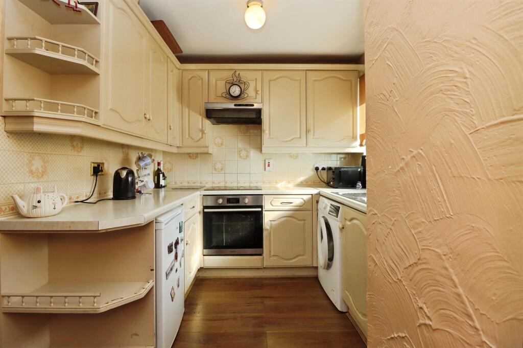 House in Desborough, North Northamptonshire - More