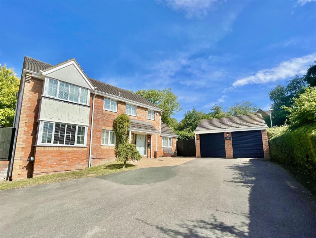 5-bed detached on Stanley Close, Wanborough, Swindon, £725,000