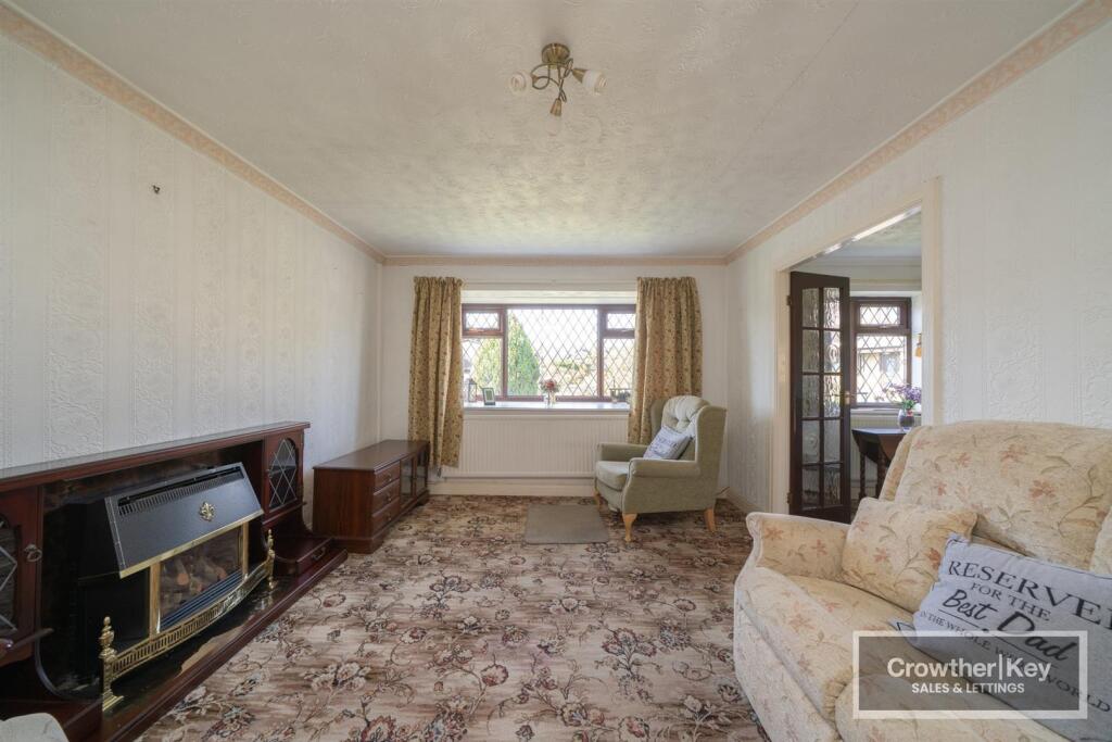 House in High Peak, Chapel-en-le-Frith - More