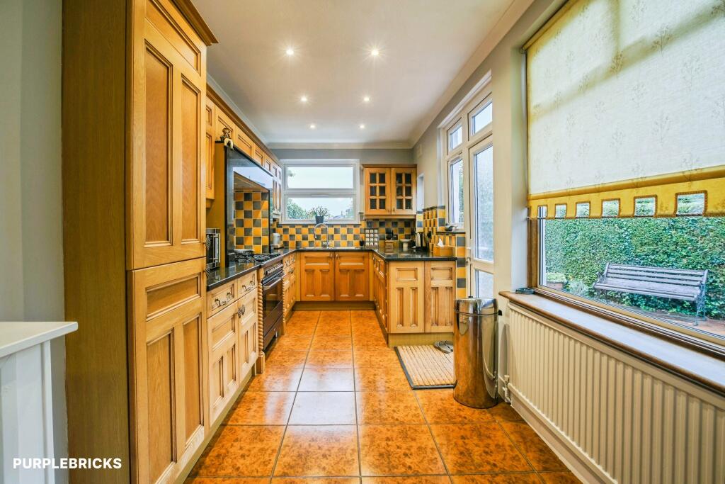 Clarendon Gardens, Wembley, HA9 photo 4