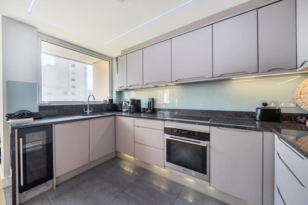 Apartment in London - View 3