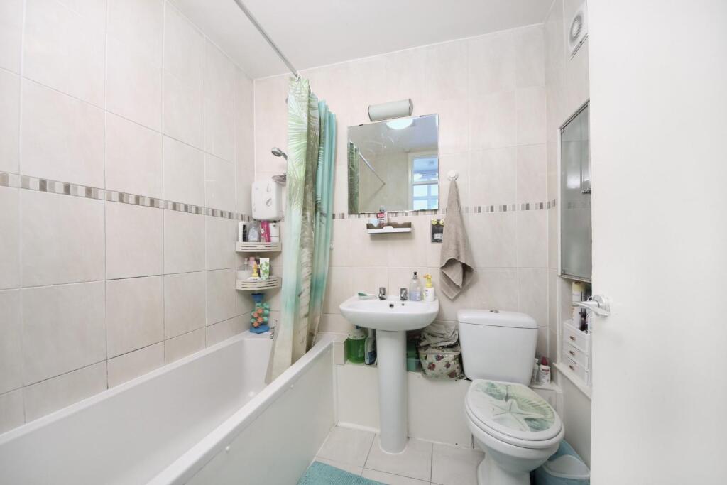 Apartment in Southall - More