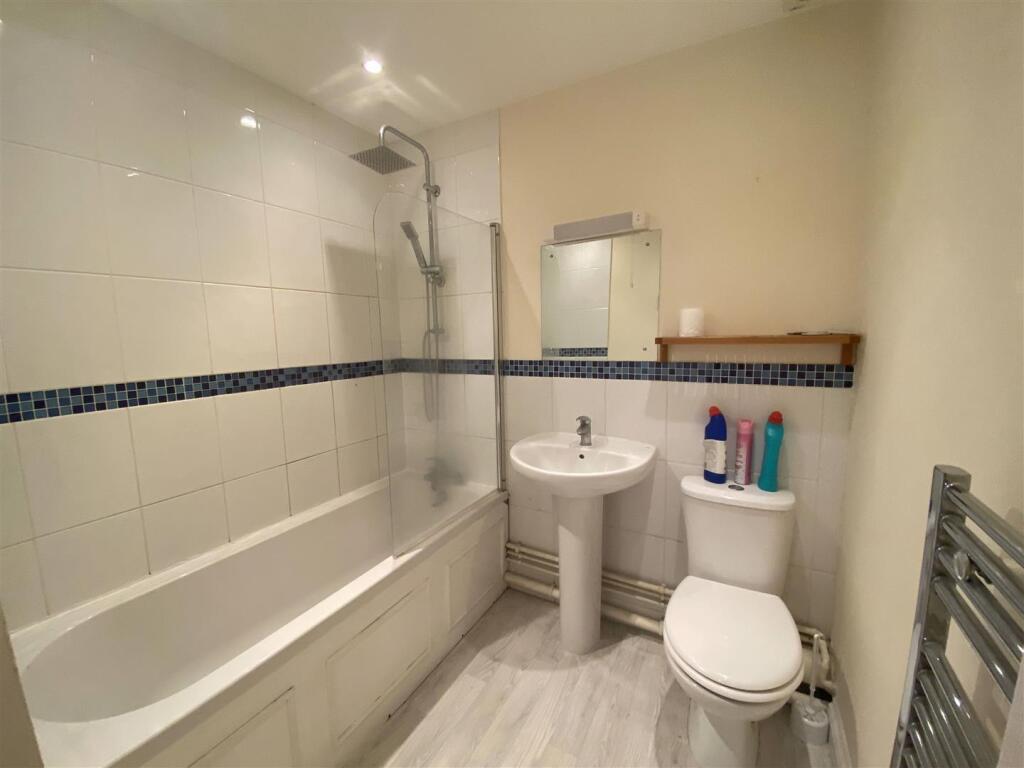 Apartment in Northampton - More