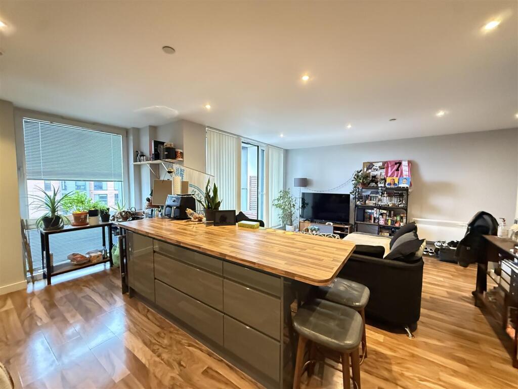 Apartment in Manchester, Greater Manchester - View 3
