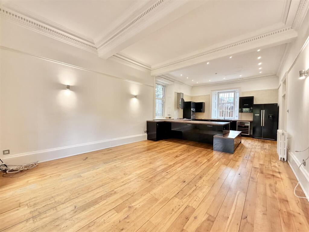 House in Motherwell, South Lanarkshire - More