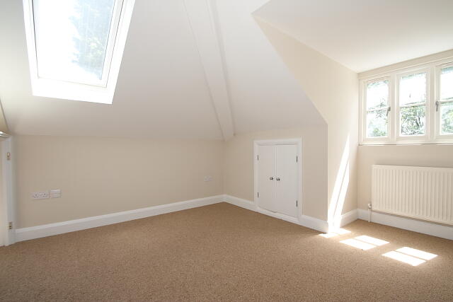 Apartment in Woking, Surrey - View 4