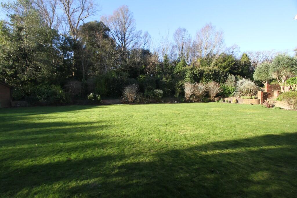 Apartment in Eastbourne, East Sussex - View 2