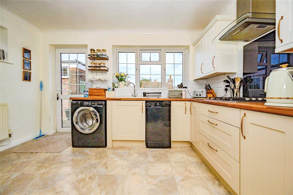 House in Dunstable, Central Bedfordshire - View 5