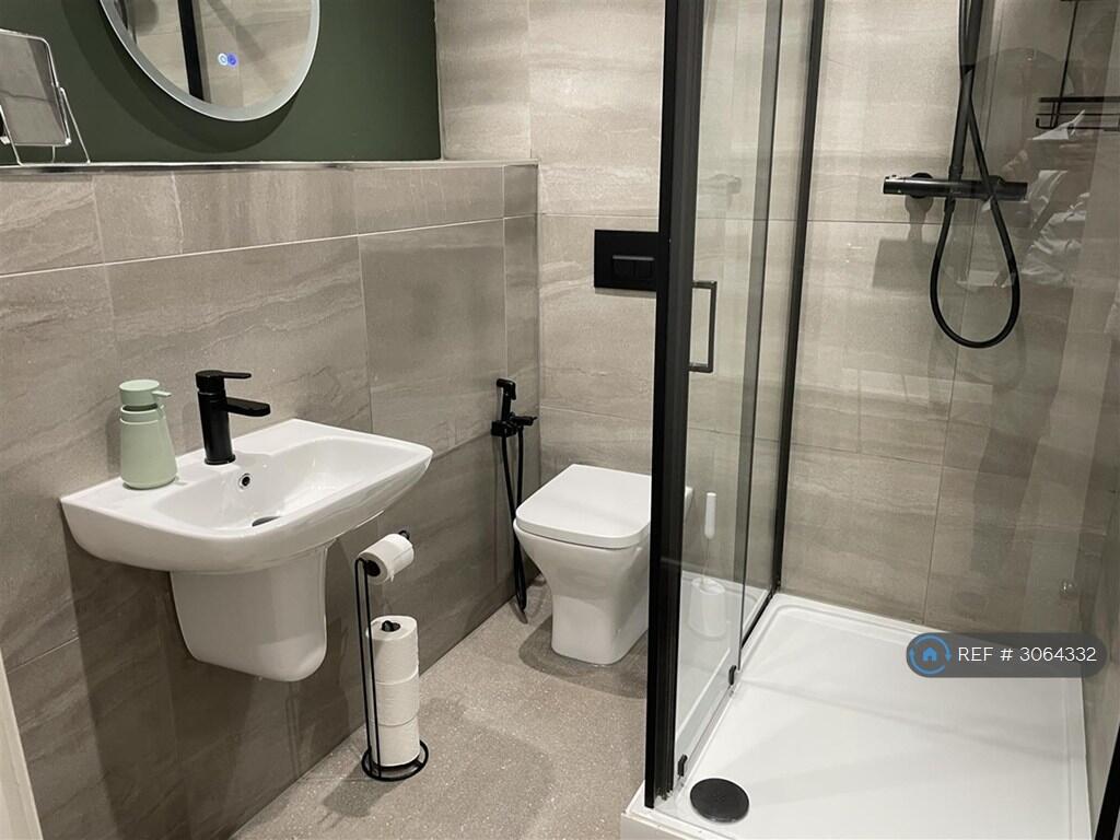 Apartment in Leeds, Leylands, Lovell Park - View 4