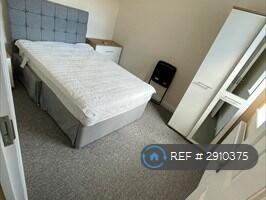 4 bedroom semi-detached house for rent