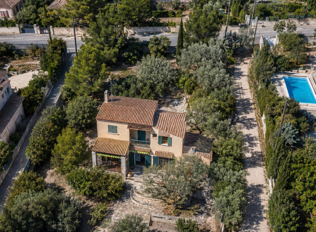 Main image of property: Provence-Alps-Cote d`Azur, Bouches-du-Rhône, La Fare-les-Oliviers