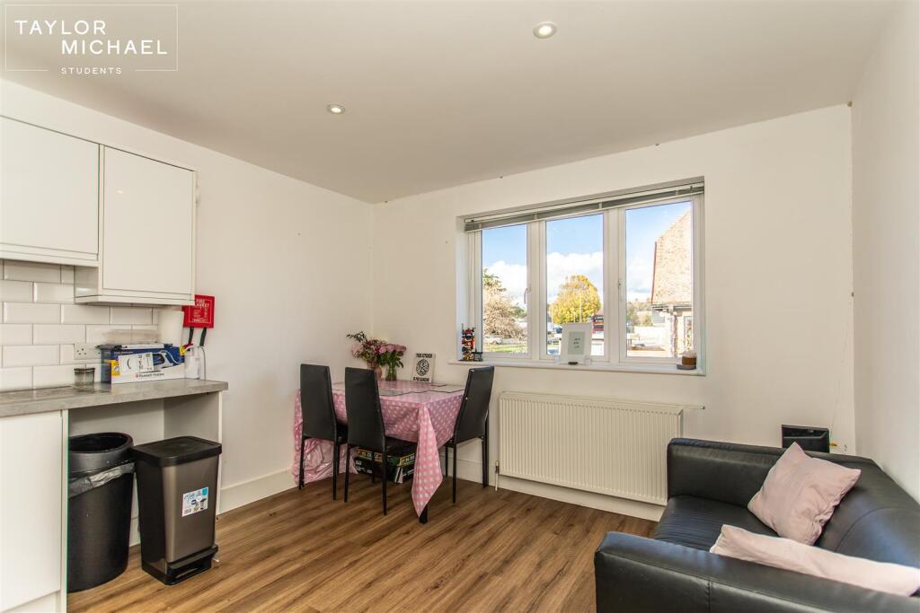 House in Brighton - View 4