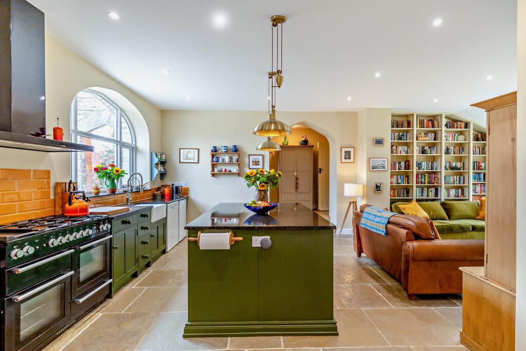 House in Kingsdon - View 4