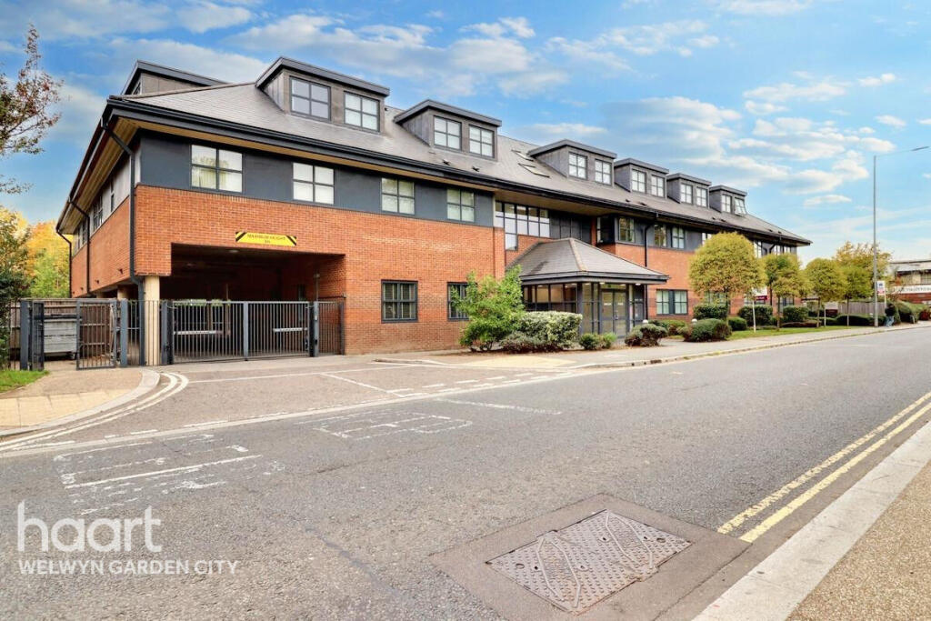 Great North Road, Hatfield