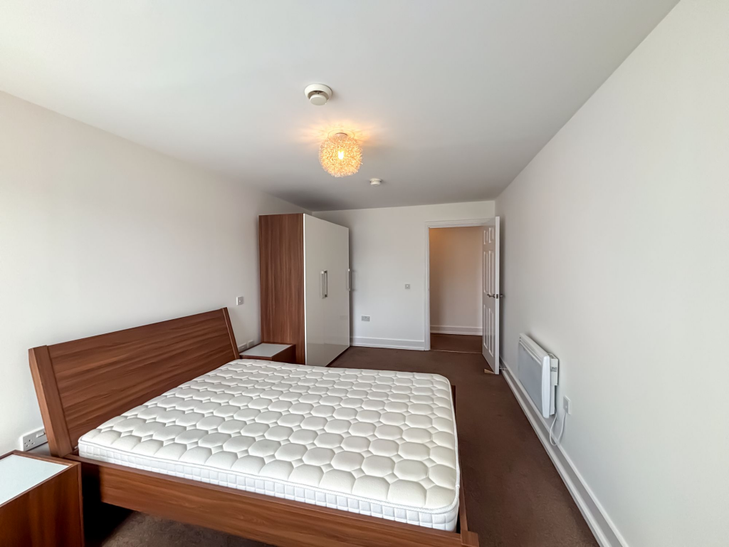 Apartment in Liverpool - More