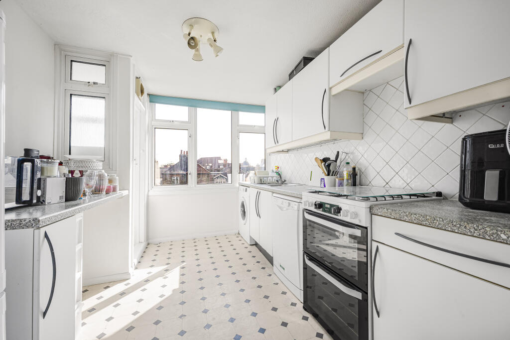 Apartment in Slough - View 3