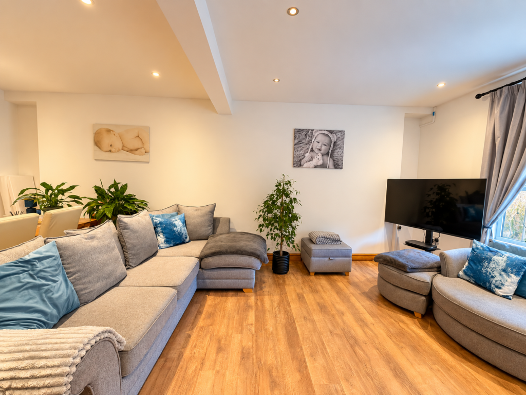 House in Porth - View 4