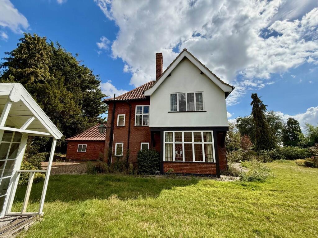 Strumpshaw Road, Brundall photo 4