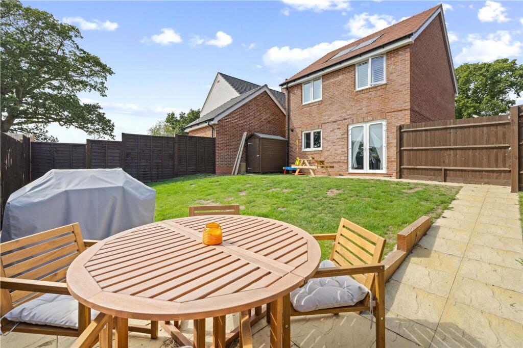 Woodpecker Way, West Broyle, PO19 photo 4