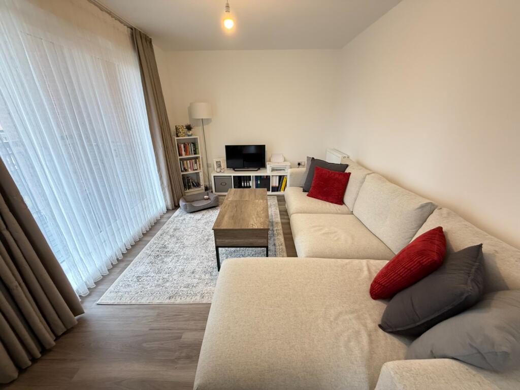 Apartment in Houghton Regis, Central Bedfordshire - View 2