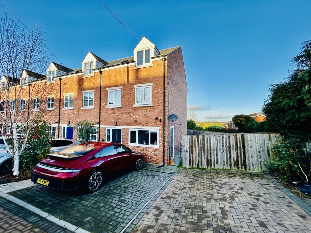 4-bed house on The Avenue Courtyard, Coxhoe, Durham, Durham, DH6, £220,000