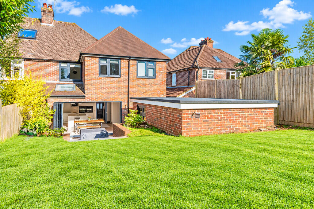 House in Guildford - View 2