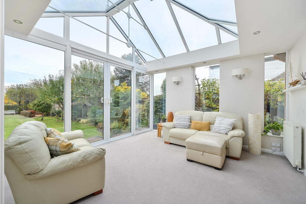Oatlands Road, Shinfield, Reading, Berkshire, RG2 photo 2