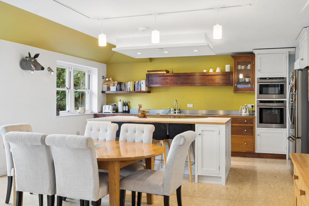 House in Maidenhead, Cookham Rise - View 4