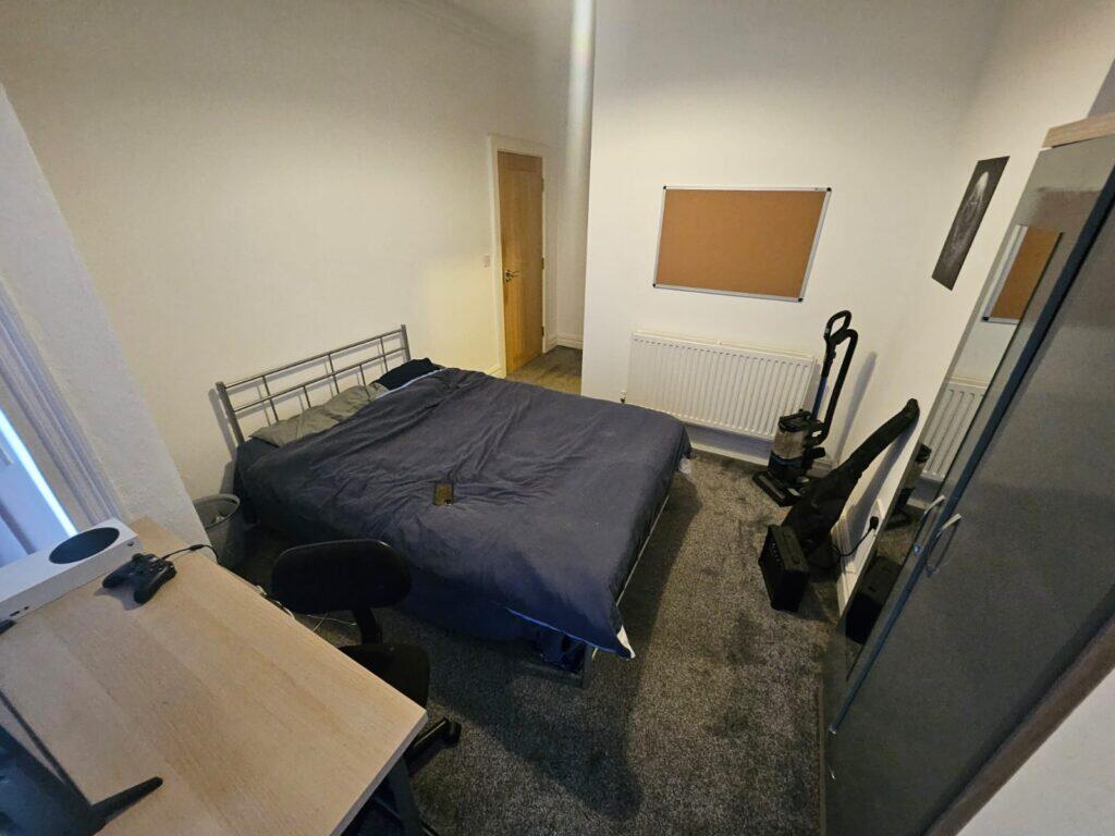 6 bedroom end of terrace house for rent