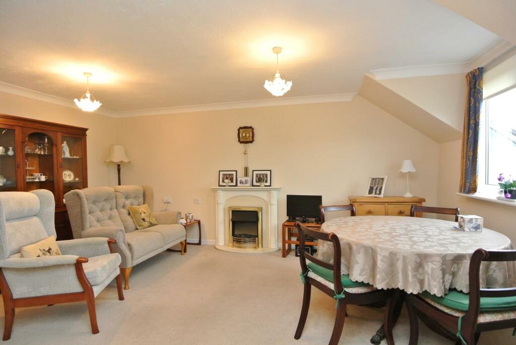 Parkland Grove, Ashford photo 2