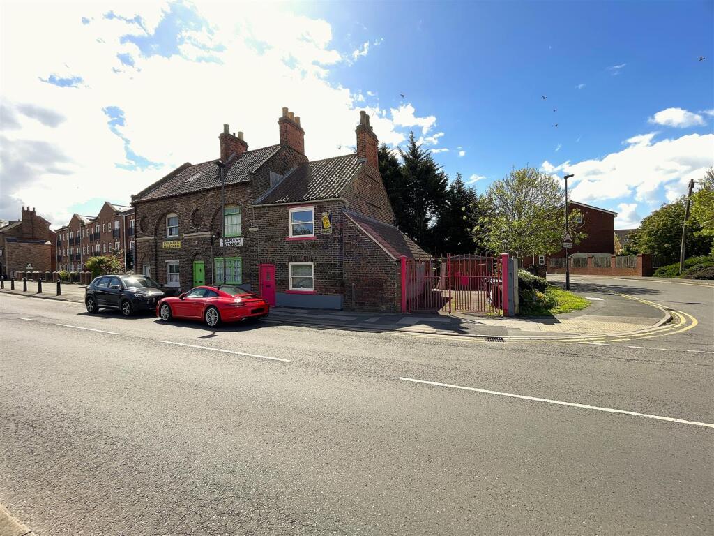 Main image of property: Ousegate, Selby