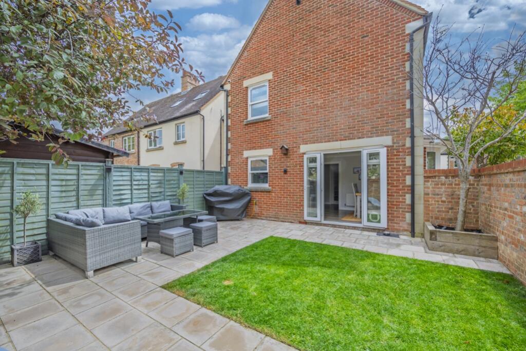 House in Blunsdon St Andrew, Redhouse, St. Andrews - View 4