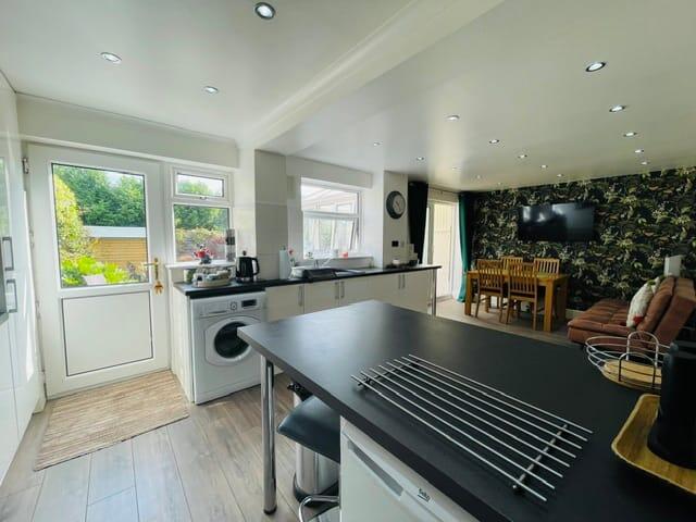 House in Sandwell, West Midlands - View 5
