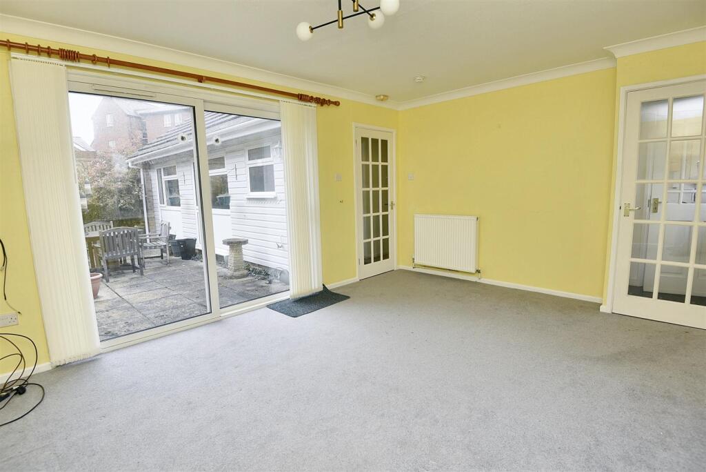 Barnes Close, Sturminster Newton photo 3