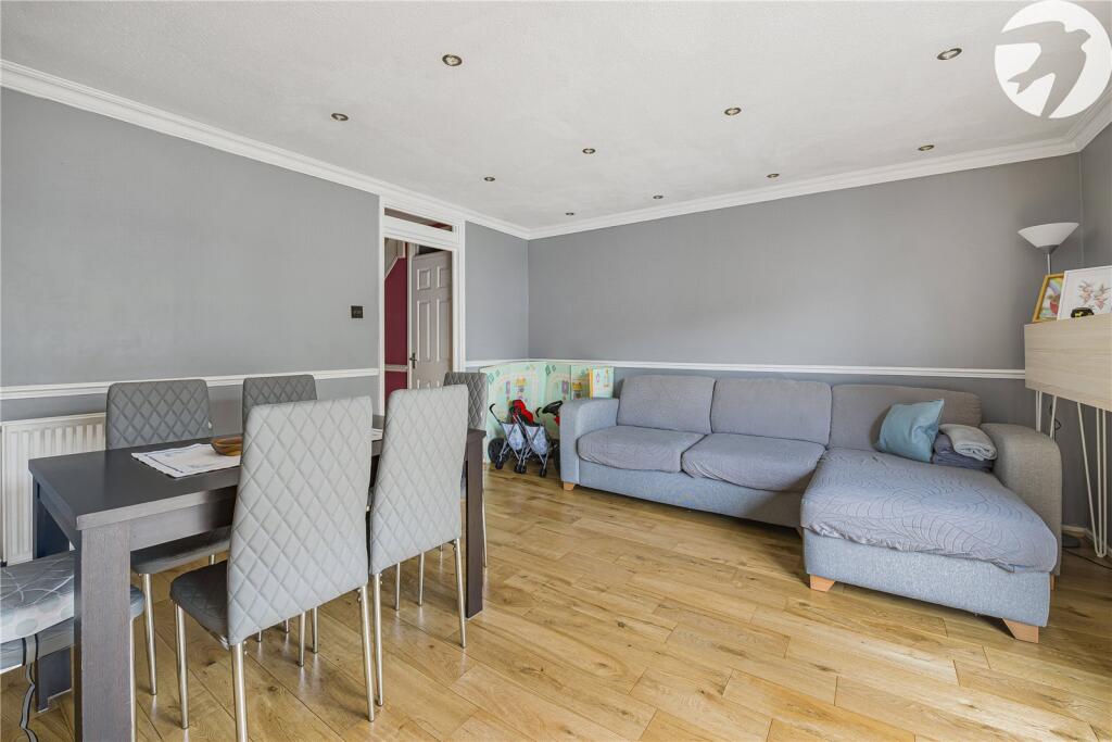 Apartment in London, Foots Cray Estate, North Cray - View 5