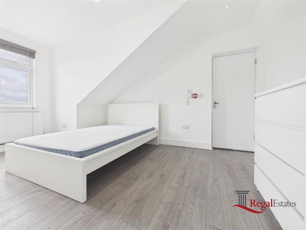 House in London, Dudden Hill, Dollis Hill - View 4