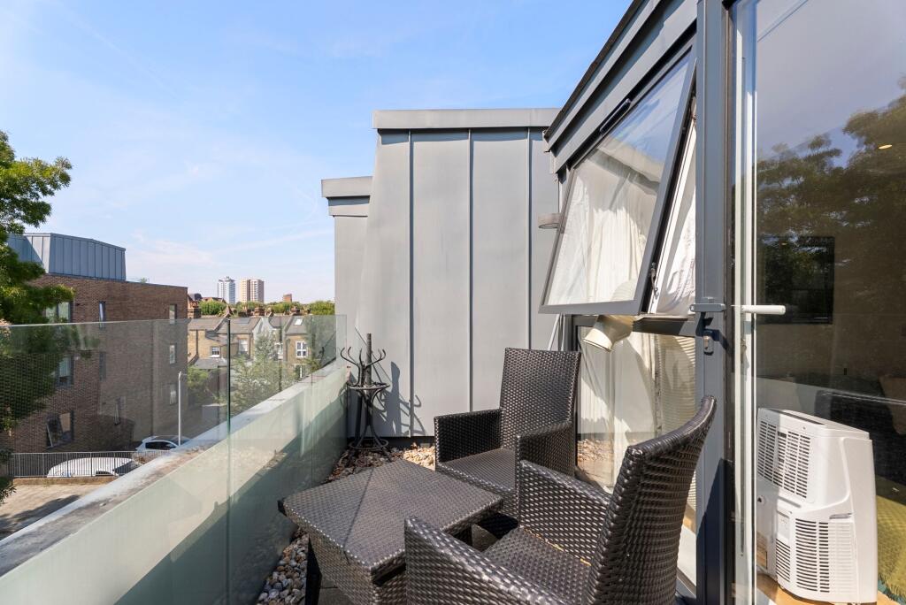 Apartment in London - View 2