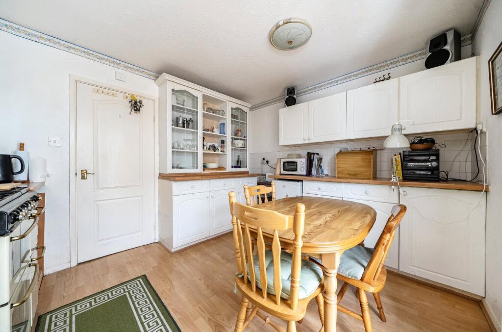 Lakeside Avenue, Llandrindod Wells, Powys photo 4