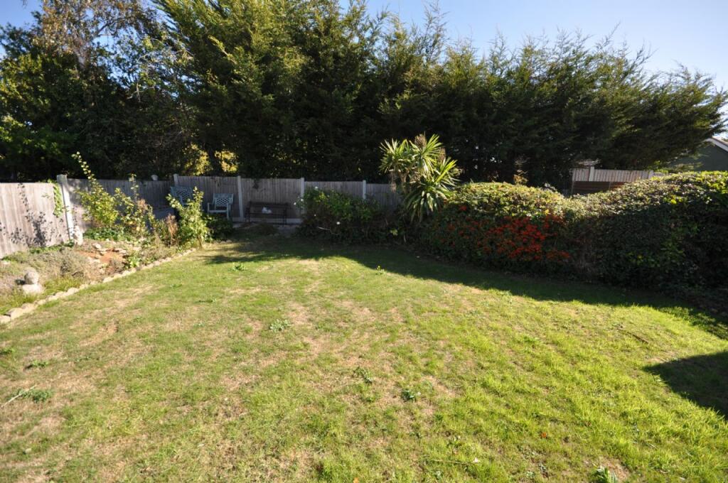Ferndown Road, Frinton-on-sea photo 2
