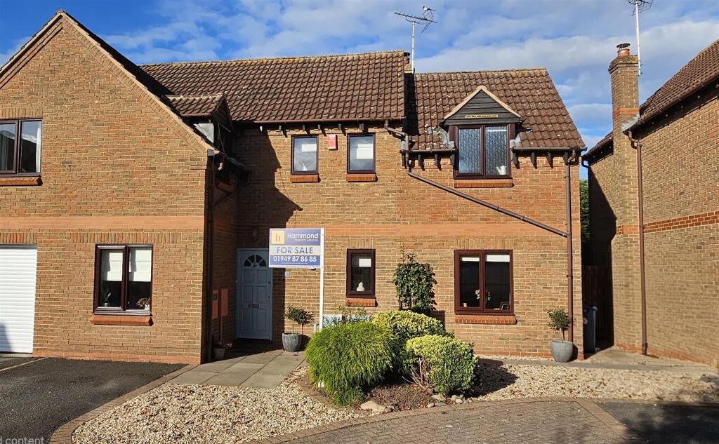 4-bed semi-detached on Crow Court, Bingham, Nottingham, £385,000