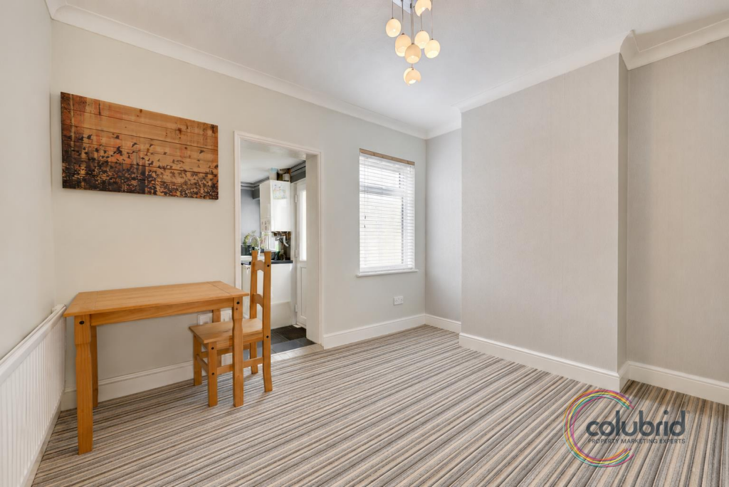 House in Grays, Little Thurrock - More