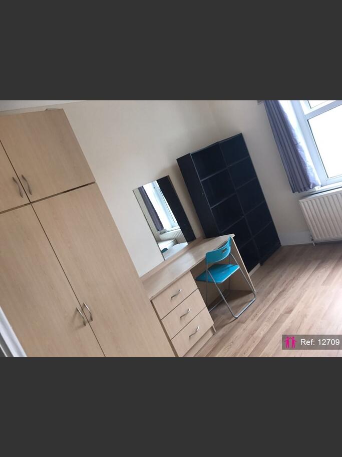 Apartment in London, Royal Borough of Kingston upon Thames - View 4