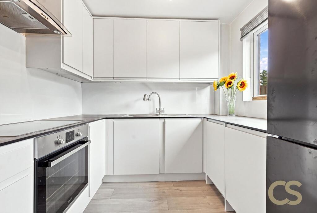 Apartment in Broxbourne, Cheshunt - View 4
