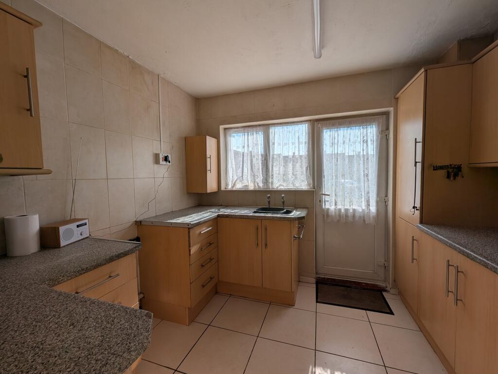House in Broad Blunsdon, Penhill, Central Swindon North - View 4
