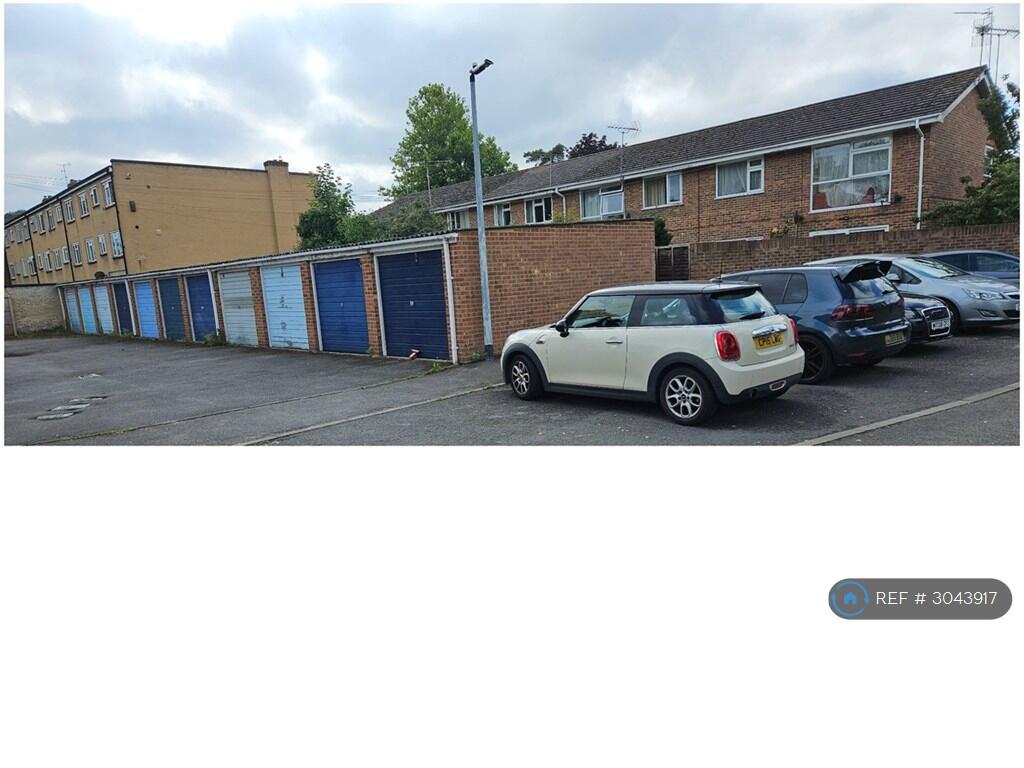 In The Ray, Maidenhead, SL6 - View 2