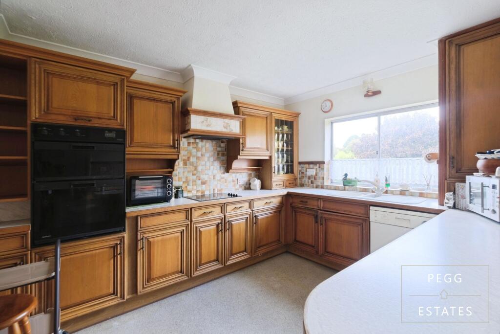 Apartment in Torquay, Torbay - View 4