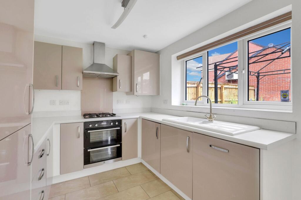 Magee Close, Hucknall, NG15 - View 3